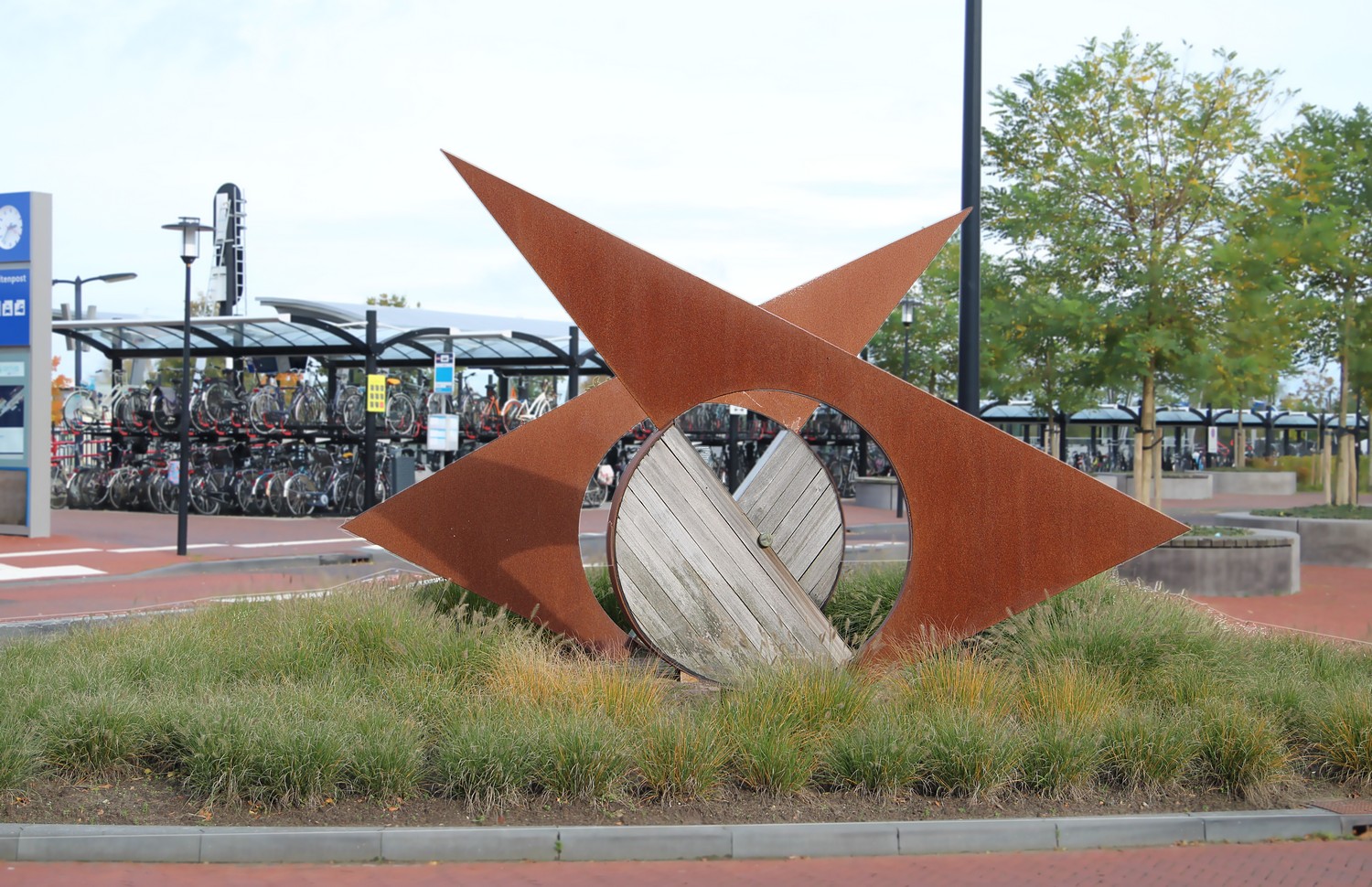 Het kunstwerk op het Stationsplein